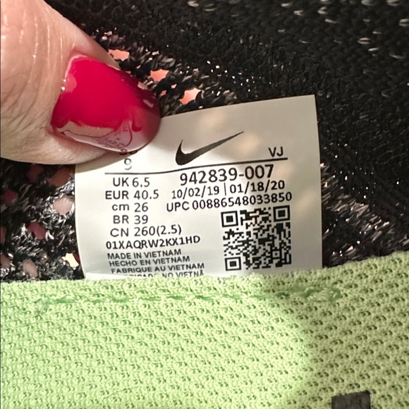 Nike womens Free Run Flyknit 2018 Black and Gray with light Pink Sz 9 - Picture 7 of 7